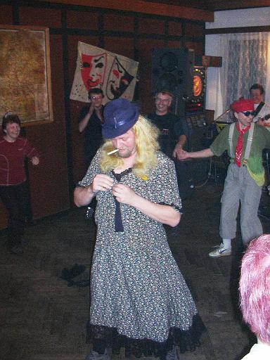 První maškarní medovinový bál